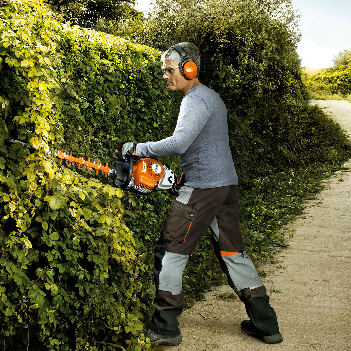 HS 82 - Taille-haie thermique | STIHL