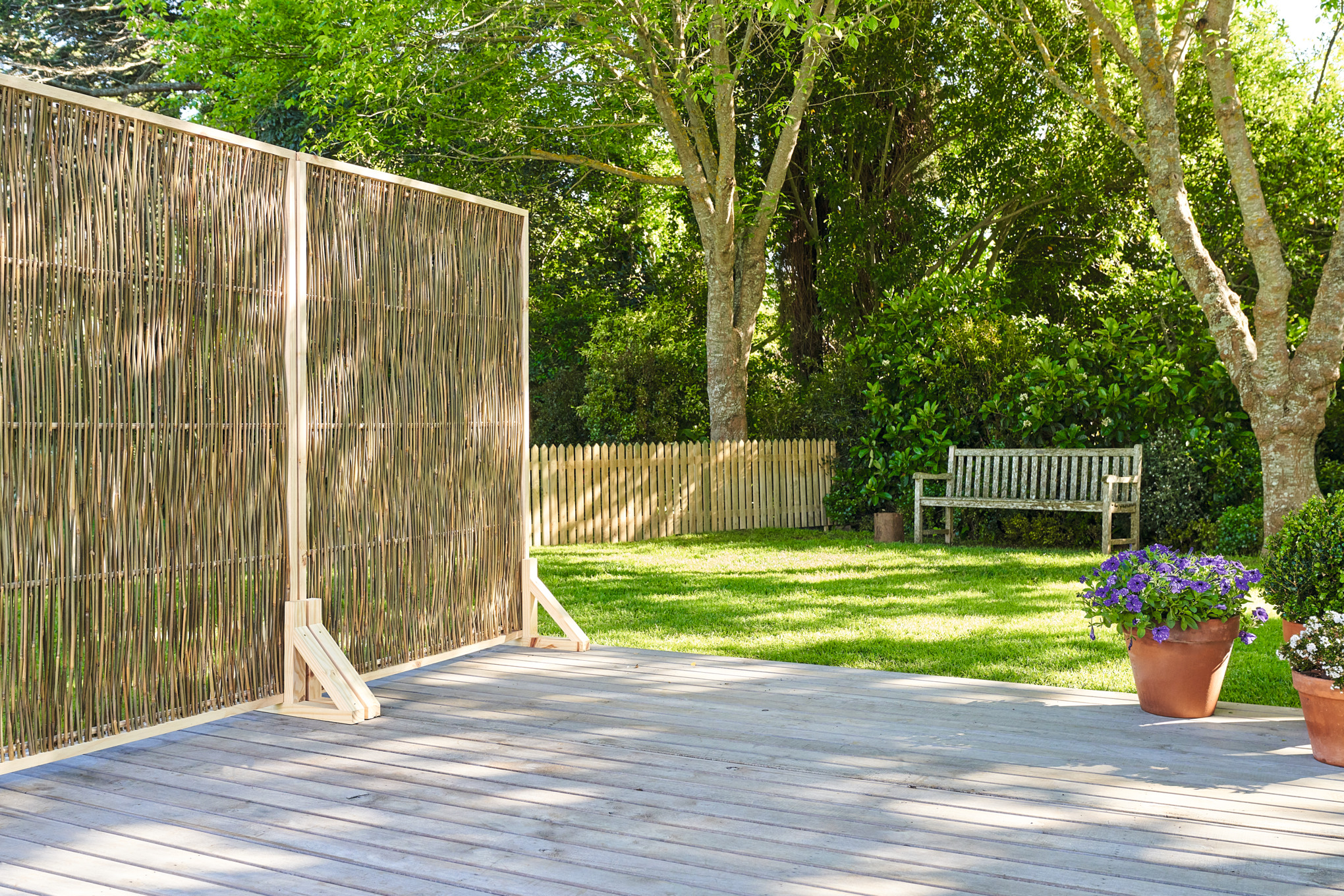 10 idées de meubles de rangement pour le jardin à fabriquer soi