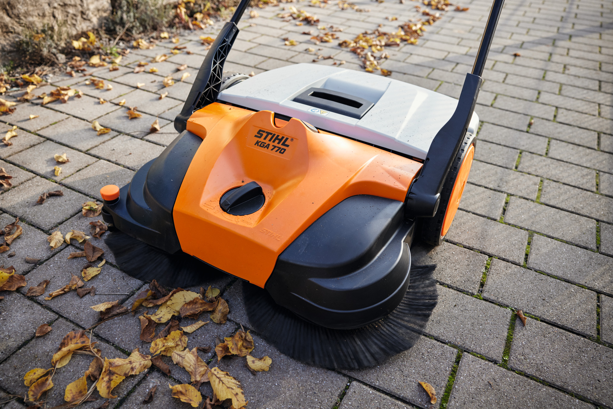 Balayeuse sur batterie STIHL KGA 770