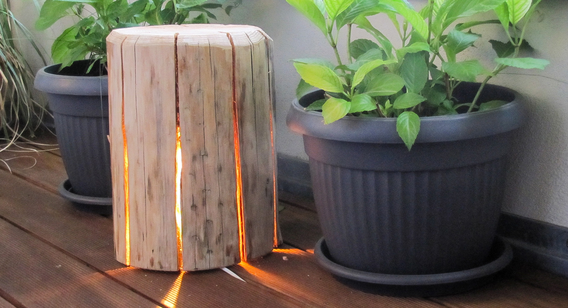 Een houten lamp met lichtspleten maken