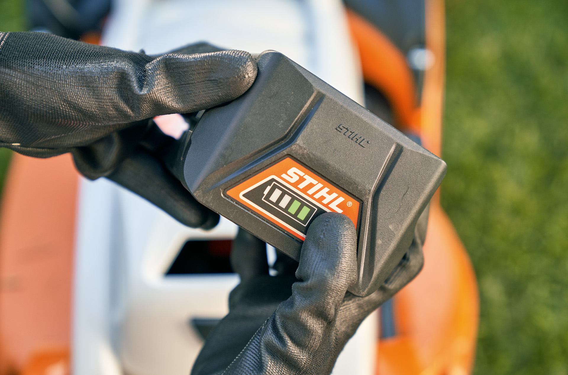 Pack à batteries STIHL pour la tondeuse à gazon sur batterie RMA 339 C