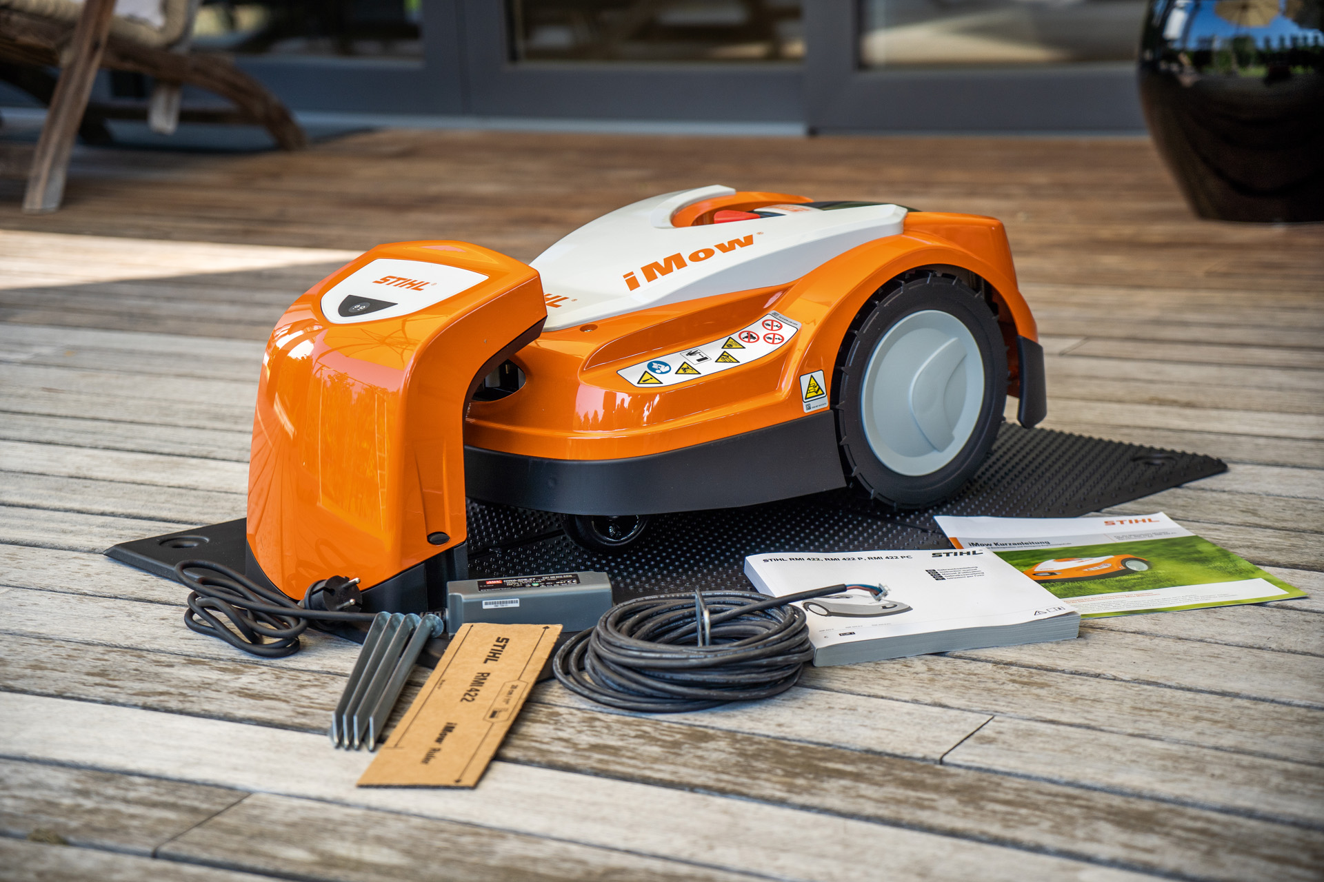 Tondeuse robot iMOW® 422 STIHL, avec câble et mode d’emploi